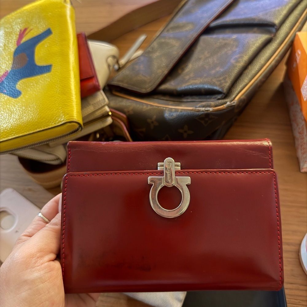 Ferragamo vintage Wallet
Elegant Red Leather Women's Wallet - Picture 4 of 5